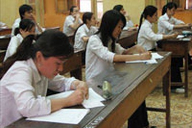 Phổ cập giáo dục THCS: Nguy cơ mất chuẩn 