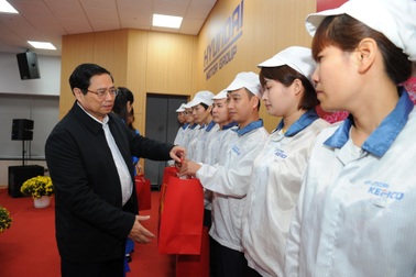 Thủ tướng: Không để ai không có tết và bị bỏ lại phía sau