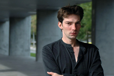 Giám đốc đoàn múa bị cách chức vì tấn công nhà phê bình bằng... chất thải