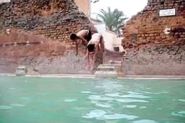 Cận cảnh nhà tắm 2000 năm tuổi