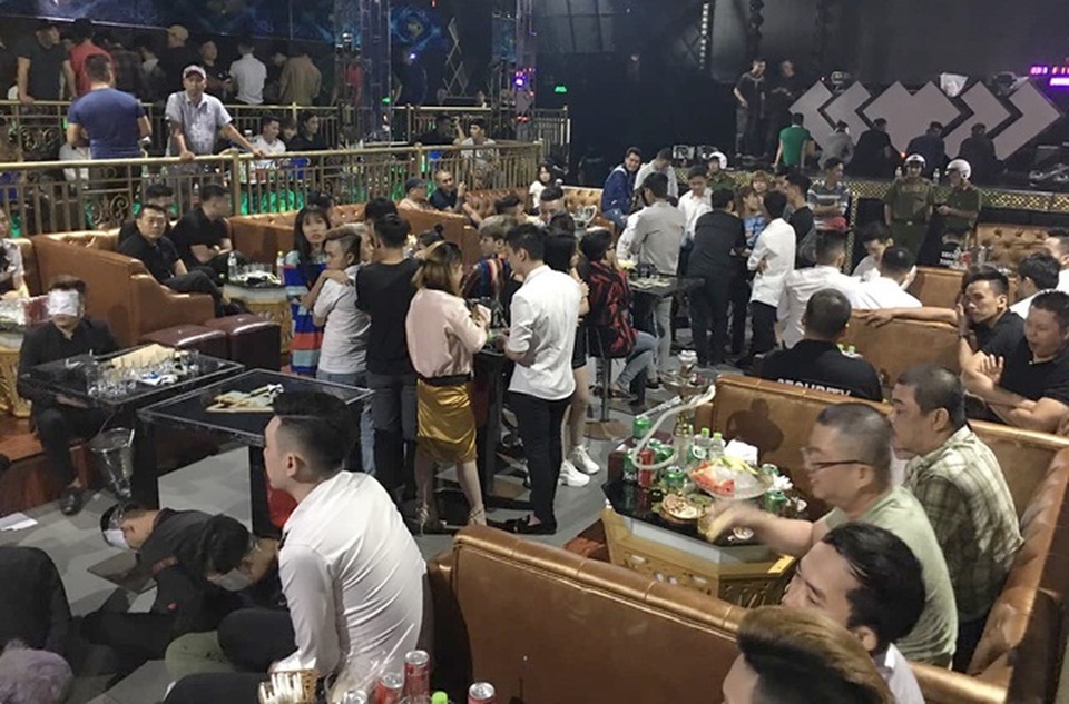 Chủ nhà hàng chỉ đạo nhân viên nhắc khách sử dụng ma túy kín đáo - 1 Chủ nhà hàng chỉ đạo nhân viên nhắc khách sử dụng ma túy kín đáo - 1