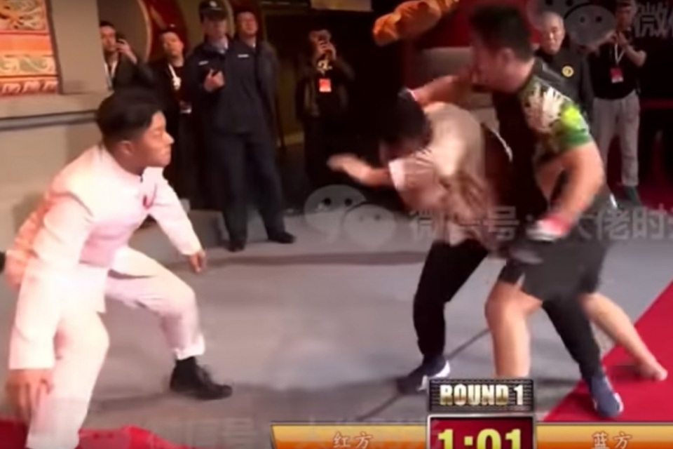Đệ tử bốn đời của Diệp Vấn đánh thắng võ sĩ karate - 2 Đệ tử bốn đời của Diệp Vấn đánh thắng võ sĩ karate - 2