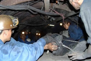 Vợ bụng bầu vượt mặt quặn thắt nghe tin chồng tử nạn trong hầm lò