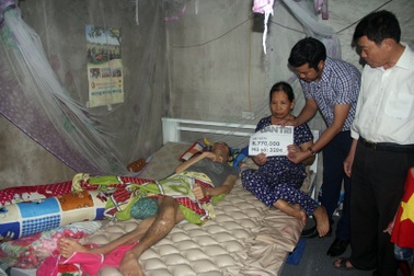 Thêm tấm lòng bạn đọc đến với 2 anh em mồ côi