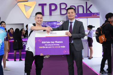 Bất ngờ nhận được tour du lịch nước ngoài nhờ sử dụng sản phẩm ngân hàng thông minh