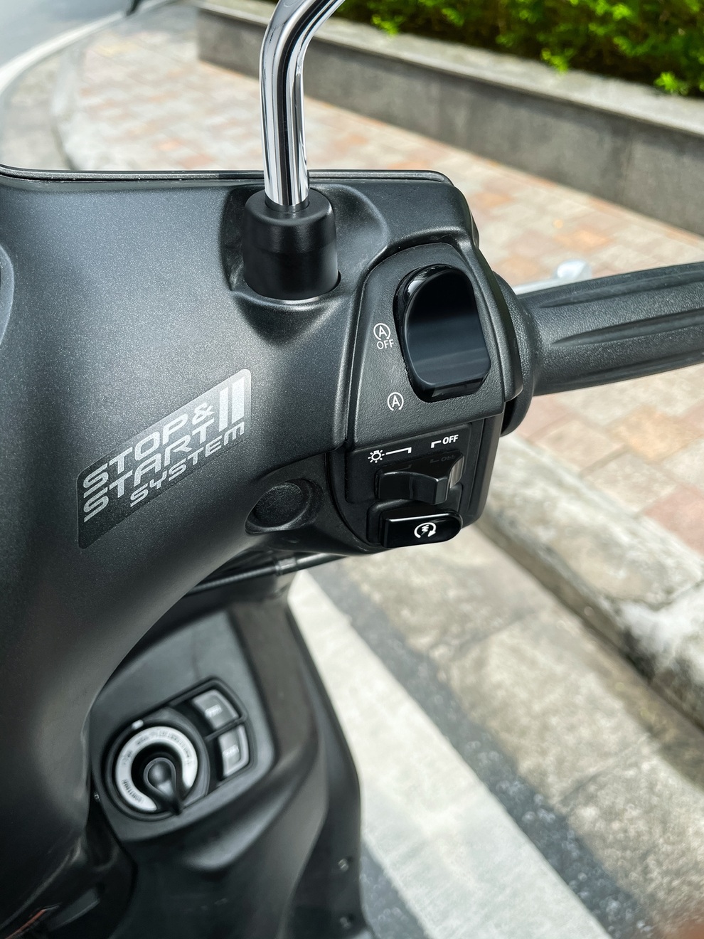 Vì sao xe tay ga Yamaha Latte phù hợp với phụ nữ hiện đại? - 3 Vì sao xe tay ga Yamaha Latte phù hợp với phụ nữ hiện đại? - 3
