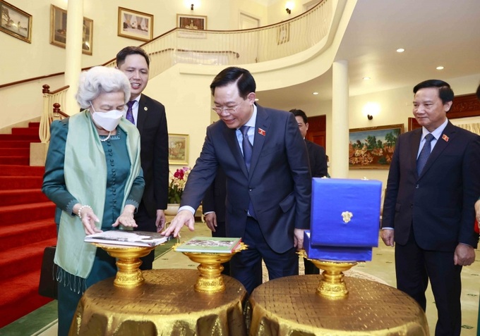 Chủ tịch Quốc hội Vương Đình Huệ đã yết kiến Hoàng Thái hậu Norodom Monineath Sihanouk