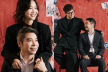 NSND Công Lý tuổi 52: Tự tin chụp ảnh cùng 2 con, bị vợ "kể xấu"