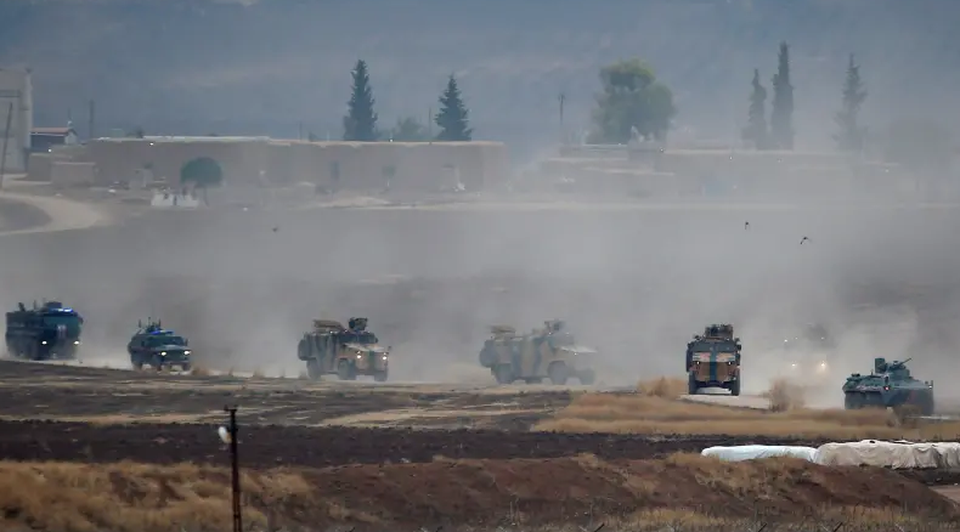 Xe bọc thép của Nga trúng bom ở Syria - 1 Xe bọc thép của Nga trúng bom ở Syria - 1