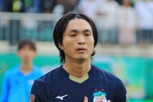 Tiền vệ Tuấn Anh bị nứt xương hàm