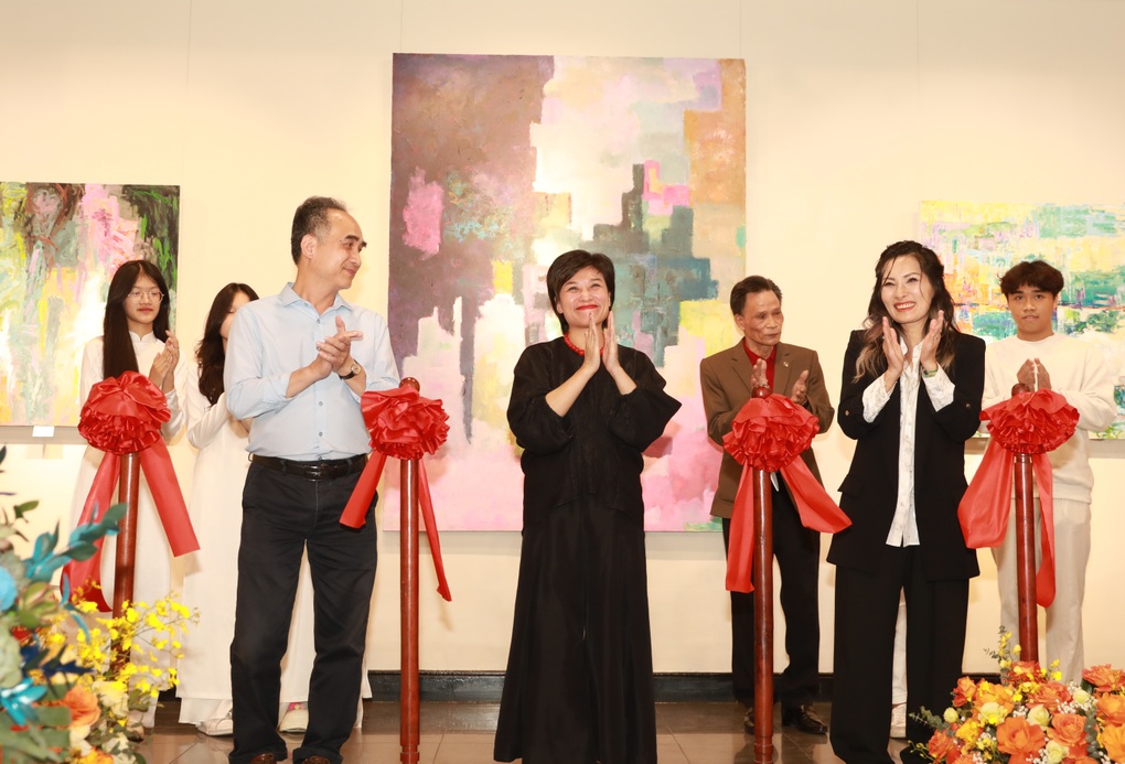 Triển lãm tranh trừu tượng của nữ họa sĩ đam mê múa ballet - 1 Triển lãm tranh trừu tượng của nữ họa sĩ đam mê múa ballet - 1
