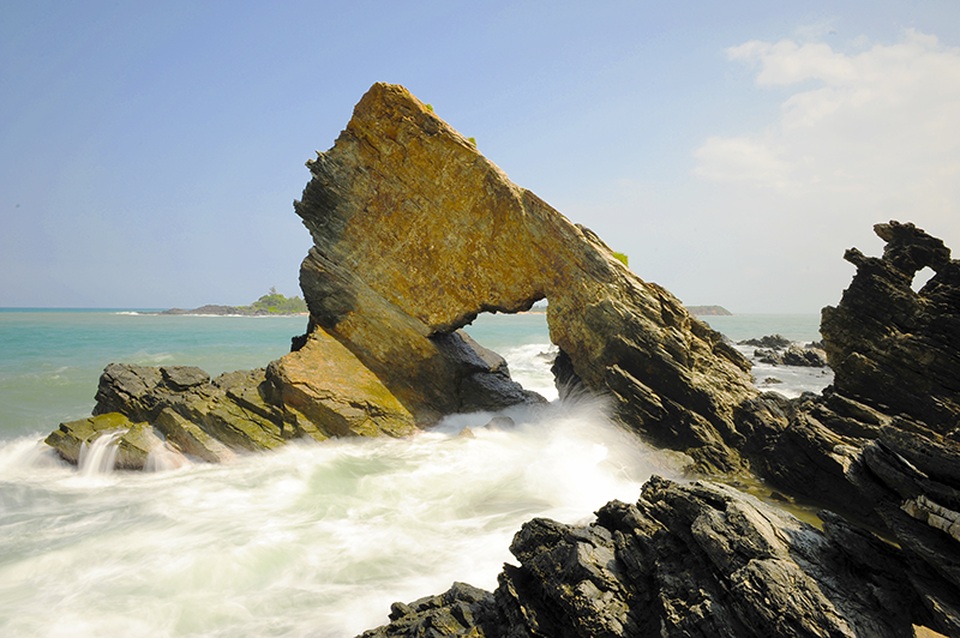 Xã đảo Tam Hải có tên trong 5 bãi biển đẹp nhất phía Nam - 2