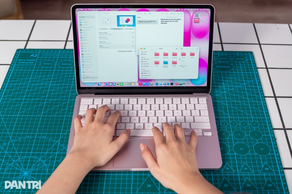 Trên tay MacBook Neo: Máy tính đầu tiên của Apple sử dụng chip điện thoại - 2