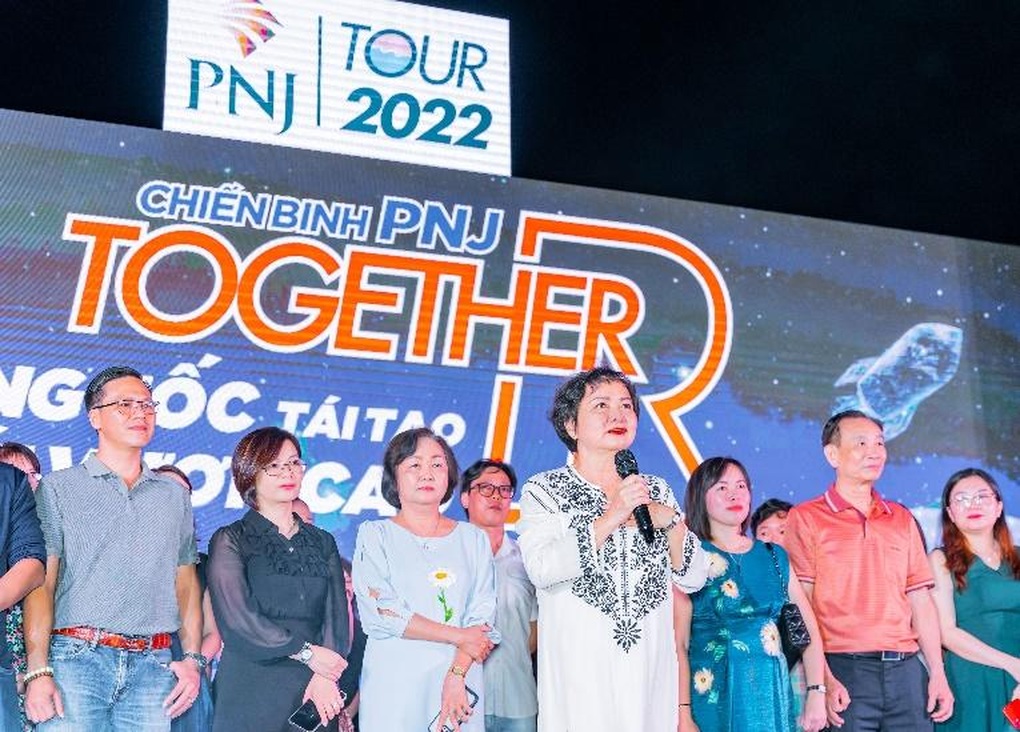 Chủ tịch PNJ nhận giải doanh nhân tiêu biểu 2022 - 4 Chủ tịch PNJ nhận giải doanh nhân tiêu biểu 2022 - 4