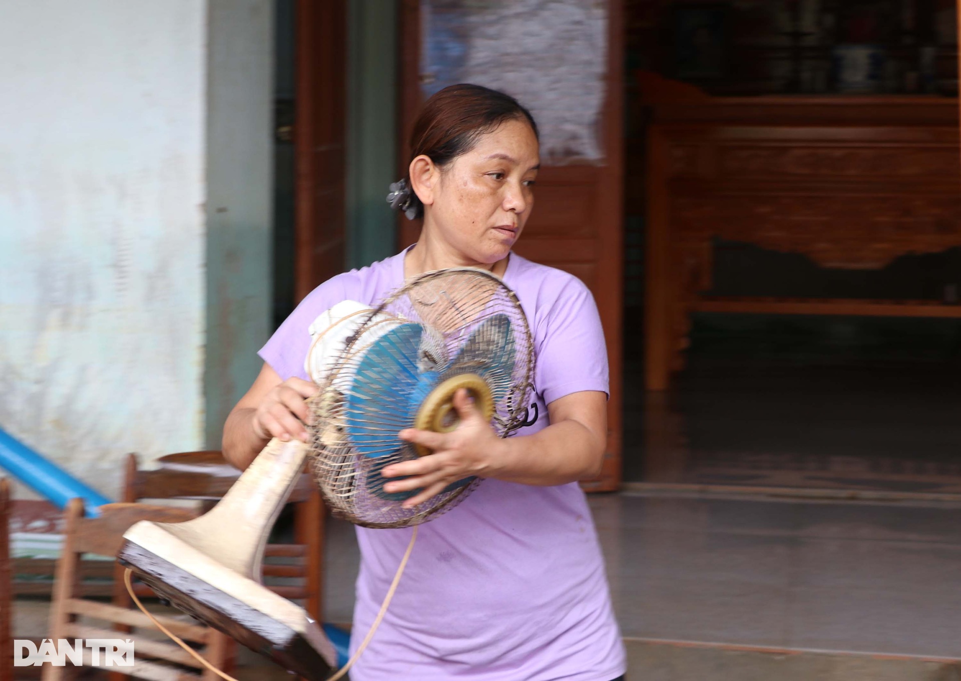 Lực lượng vũ trang có mặt tại điểm nóng giúp dân sau mưa lũ - 12 Lực lượng vũ trang có mặt tại điểm nóng giúp dân sau mưa lũ - 12