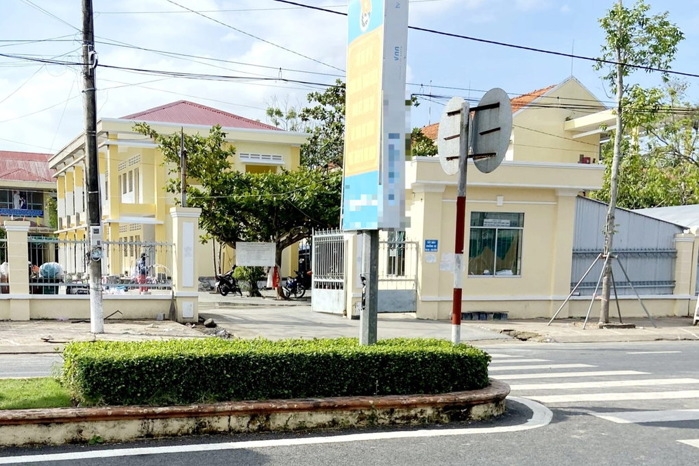Nhận nước uống miễn phí ở cổng trường, ít nhất 4 học sinh nghi bị ngộ độc - 1 Nhận nước uống miễn phí ở cổng trường, ít nhất 4 học sinh nghi bị ngộ độc - 1