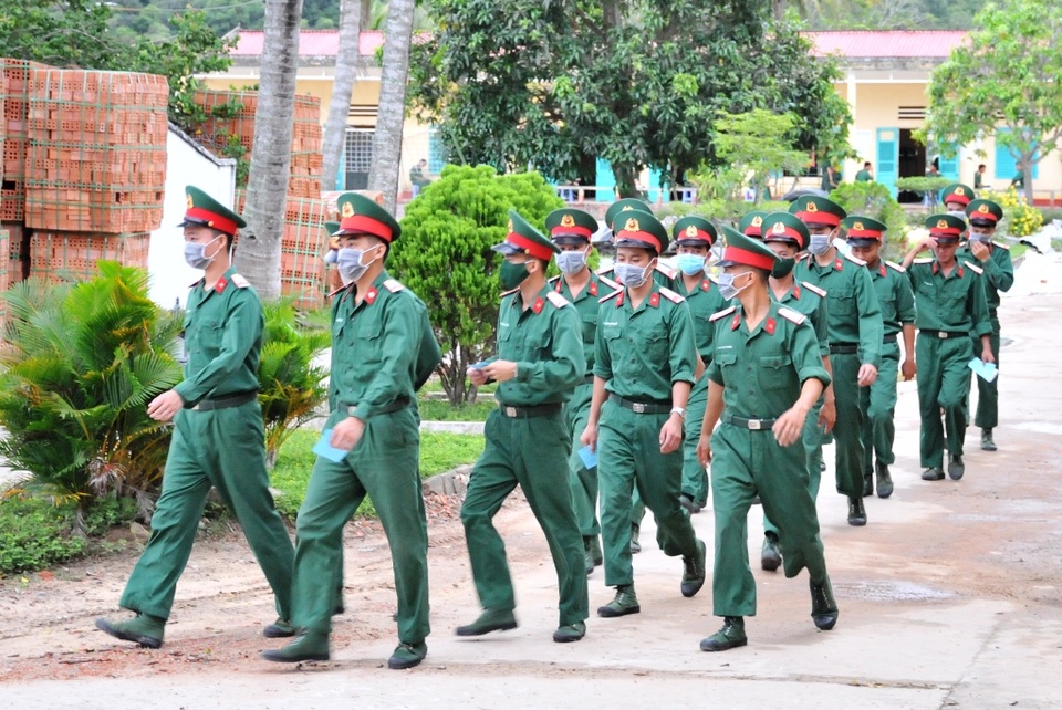 Sáng nay tôi gọi con cháu dậy sớm đi bầu cử - 10 Sáng nay tôi gọi con cháu dậy sớm đi bầu cử - 10