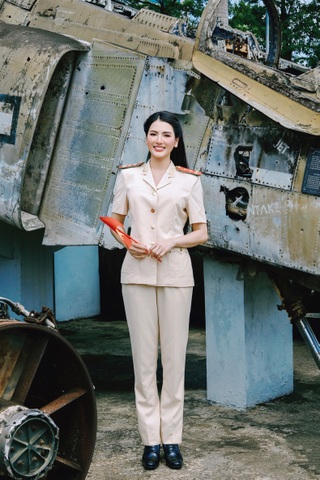 Thiếu tá vào vai "girl phố" náo loạn Hồ Gươm thướt tha trong tà áo dài - 9