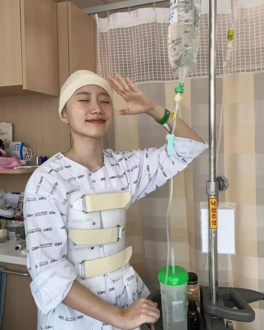 Ý chí kiên cường của nữ tiếp viên hàng không bị mất một phần hộp sọ - 2 Ý chí kiên cường của nữ tiếp viên hàng không bị mất một phần hộp sọ - 2
