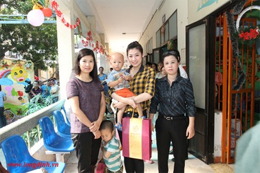 Trung Thu thiện nguyện cùng Á hậu Dương Tú Anh