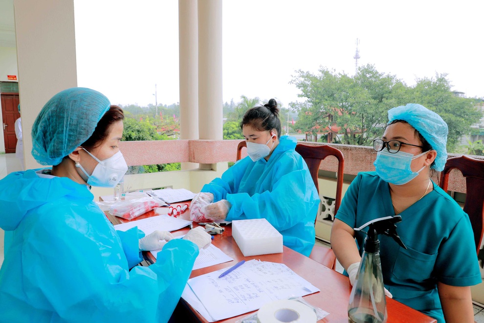 Quảng Ninh có thêm vùng đỏ vì phát hiện nhiều F0 cộng đồng - 2 Quảng Ninh có thêm vùng đỏ vì phát hiện nhiều F0 cộng đồng - 2