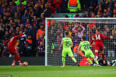 Những khoảnh khắc kinh điển trong ngày Liverpool “hủy diệt” Barcelona