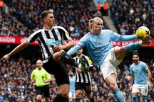 Chelsea, Man City và Man Utd gặp khó ở Cúp Liên đoàn Anh