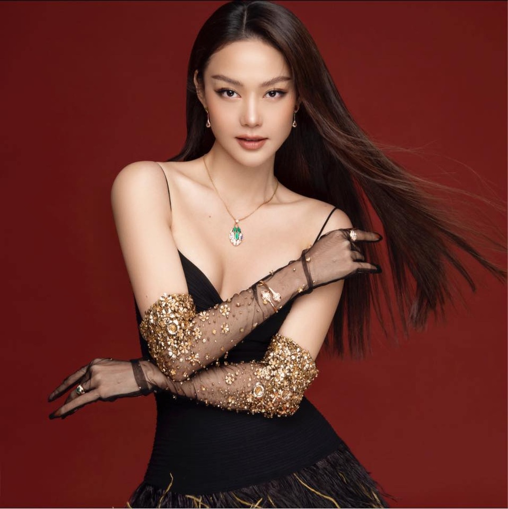 Minh Hằng quyến rũ, không ngại hở bạo sau nửa năm làm vợ người ta - 1 Minh Hằng quyến rũ, không ngại hở bạo sau nửa năm làm vợ người ta - 1