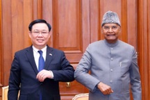 Chủ tịch Quốc hội Vương Đình Huệ hội kiến Tổng thống Ấn Độ