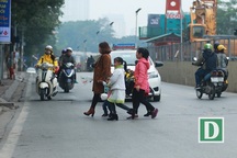 Đi bộ sai luật có thể bị phạt tù: Người đi bộ ngỡ ngàng!