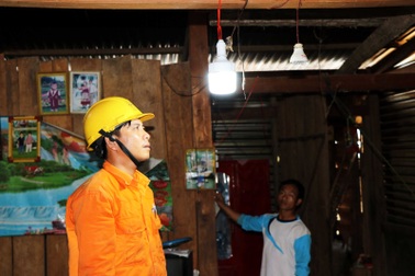 Tăng cường bảo đảm an toàn vệ sinh lao động trong ngành điện