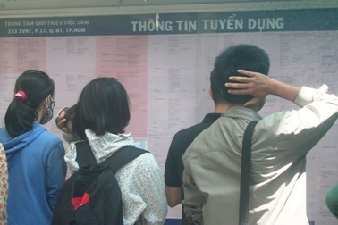 Cử nhân đại học đi tiếp thị, giữ xe