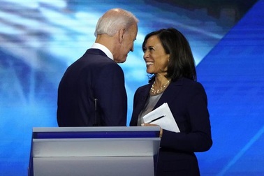 Chân dung "phó tướng" mang dòng máu lai Ấn-Phi của ông Joe Biden