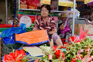 Phố "cưới hỏi" lớn nhất TPHCM đìu hiu, tiểu thương lo cảnh hết thời