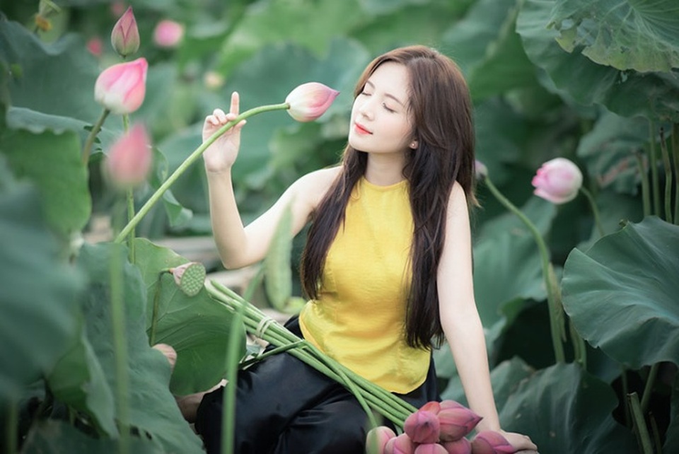 Thiếu nữ Hà thành dịu dàng khoe sắc bên hoa sen - 6 Thiếu nữ Hà thành dịu dàng khoe sắc bên hoa sen - 6
