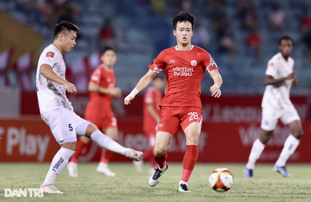 Nhâm Mạnh Dũng lập công, CLB Viettel lên top 2 V-League - 3 Nhâm Mạnh Dũng lập công, CLB Viettel lên top 2 V-League - 3