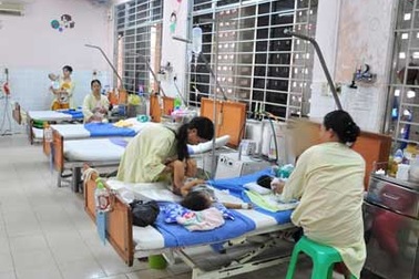 Sốt xuất huyết tấn công mạnh các tỉnh miền Trung và miền Nam