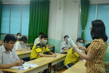 Cho phép giáo viên dạy thêm: Làm sao để kiểm soát không ép buộc học sinh?