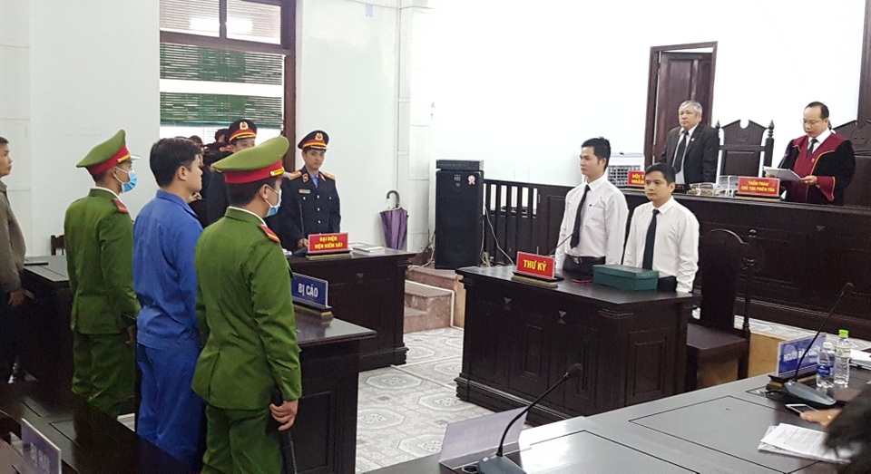 Trả hồ sơ để điều tra bổ sung vụ bác sĩ bị cáo buộc hiếp dâm - 3 Trả hồ sơ để điều tra bổ sung vụ bác sĩ bị cáo buộc hiếp dâm - 3