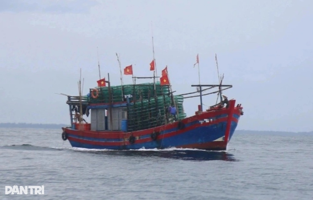 Bão Fengshen vào Biển Đông, vùng nguy hiểm trong 24 giờ tới - 2 Bão Fengshen vào Biển Đông, vùng nguy hiểm trong 24 giờ tới - 2