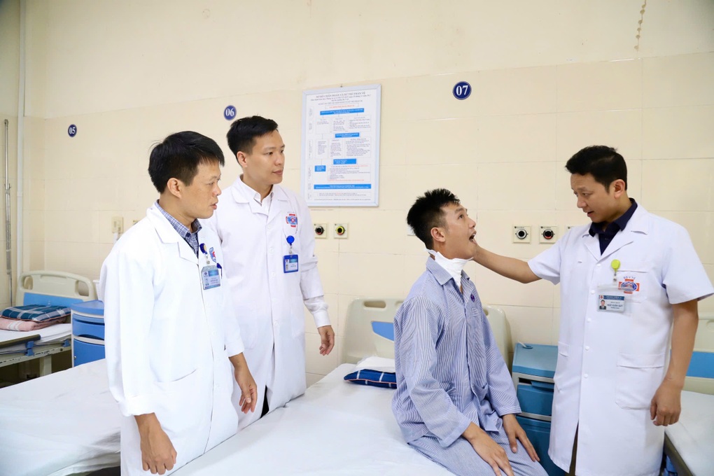 Đau loét lưỡi suốt 4 tháng, người đàn ông 33 tuổi bất ngờ mắc ung thư - 1