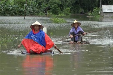 17 hộ dân bị cô lập hoàn toàn trong nước lũ