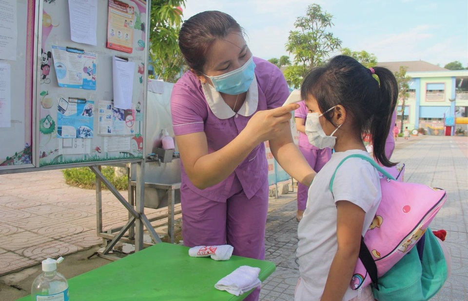 Hà Tĩnh: Có 2 ca SARS-CoV-2, hàng loạt trường học phải đóng cửa - 1 Hà Tĩnh: Có 2 ca SARS-CoV-2, hàng loạt trường học phải đóng cửa - 1