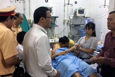 Vụ tàu hỏa đâm ô tô: Nạn nhân duy nhất sống sót đang phải thở máy