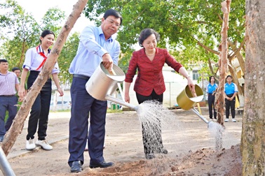 Phó Thủ tướng dự lễ khởi công trường nội trú ở biên giới An Giang