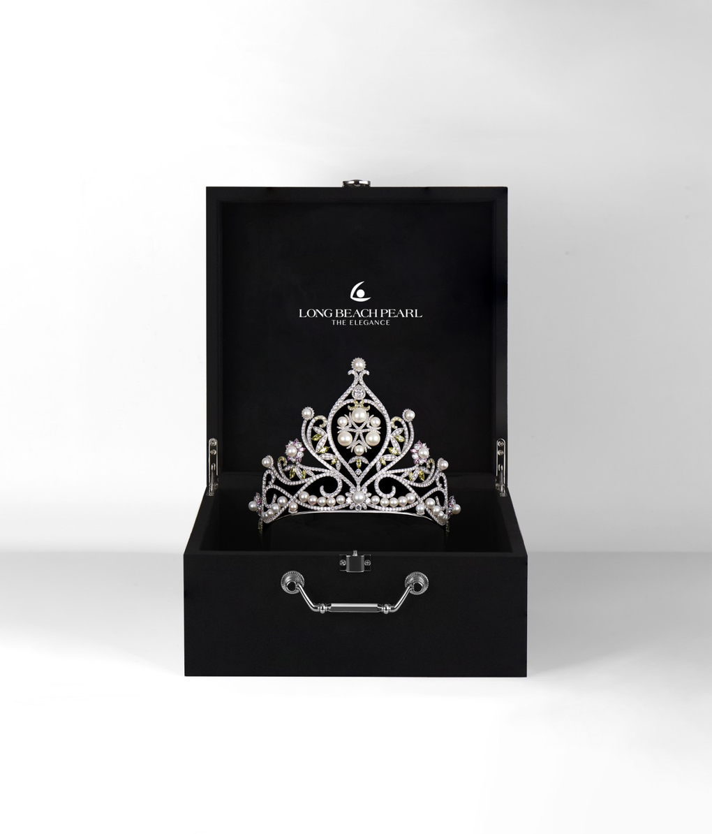 Long Beach Pearl nâng tầm ngọc trai Việt với bản thiết kế vương miện Miss Earth 2023 - 2 Long Beach Pearl nâng tầm ngọc trai Việt với bản thiết kế vương miện Miss Earth 2023 - 2