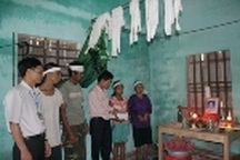 Cháu Tuyết Nhi đã mồ côi cha nay lại mồ côi mẹ