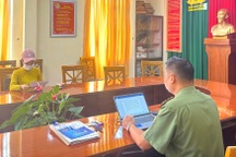 Xử lý một phụ nữ rao bán giấy mời dự Lễ khai mạc Festival hoa Đà Lạt