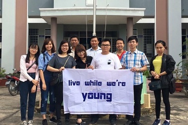 Du học sinh vượt cầu khỉ, mang Tết ấm hơn cho bà con Gò Công