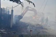 Kho phế liệu 1.500m2 ở Long An bị thiêu rụi